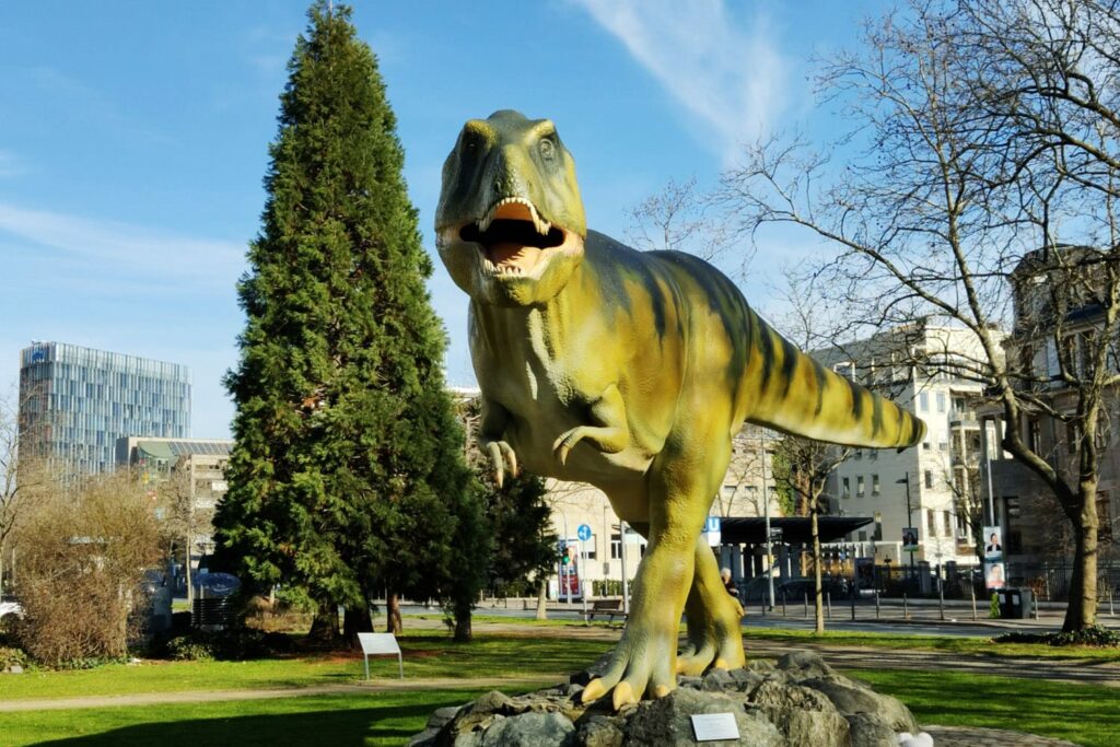 Tyrannosaurus Rex vor dem Senckenberg Naturmuseum Frankfurt am Main 
