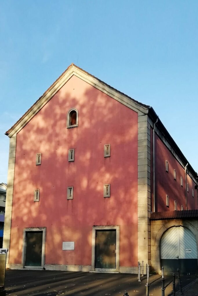 Bunker am Standort der zerstörten Synagoge in Frankfurt-Höchst 