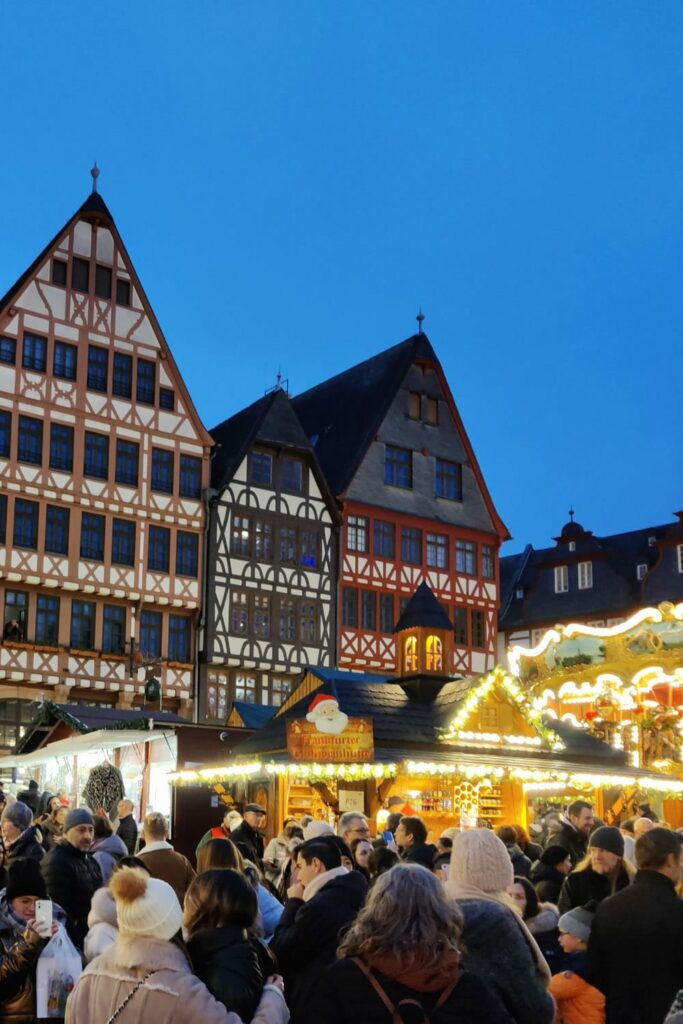 Weihnachtsmarkt vor der Ostzeile Frankfurt am Main